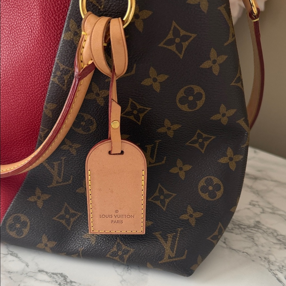 Louis Vuitton Monogram Shoulder Bag with Red V-Panel and Tan Trim - Picture 2 of 3